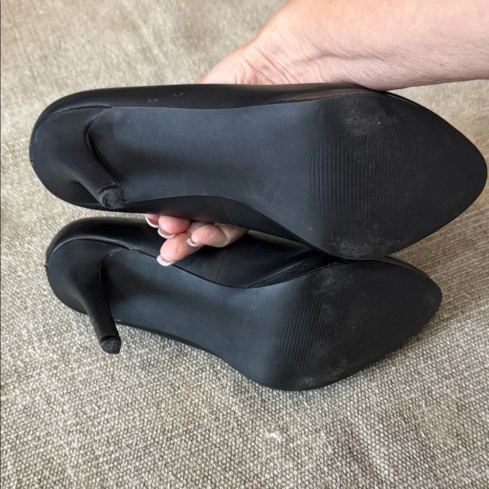 BLEEKER AND BOND Celeste Classic Black Leather Heels Pumps Size 8